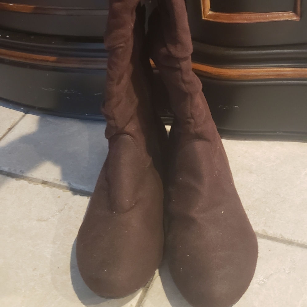 Boots👢👢 - Picture 4 of 5